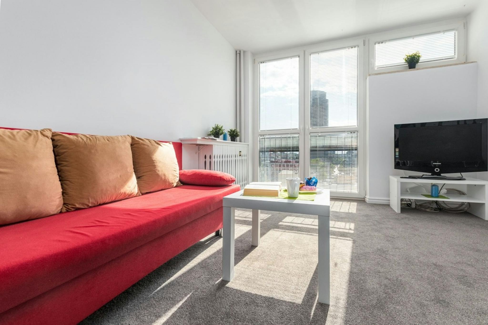 ulica Chłodna, Warsaw preview