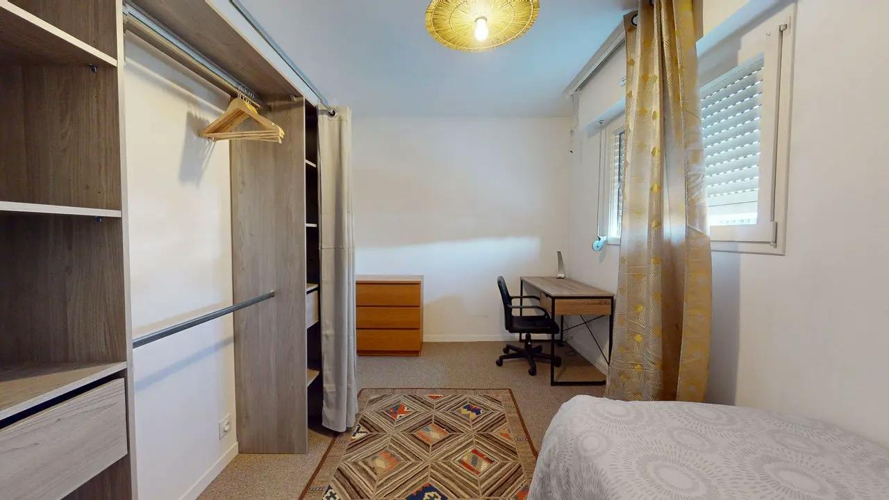 Private room in Square de Sétubal, Rennes (1652910) room image 1