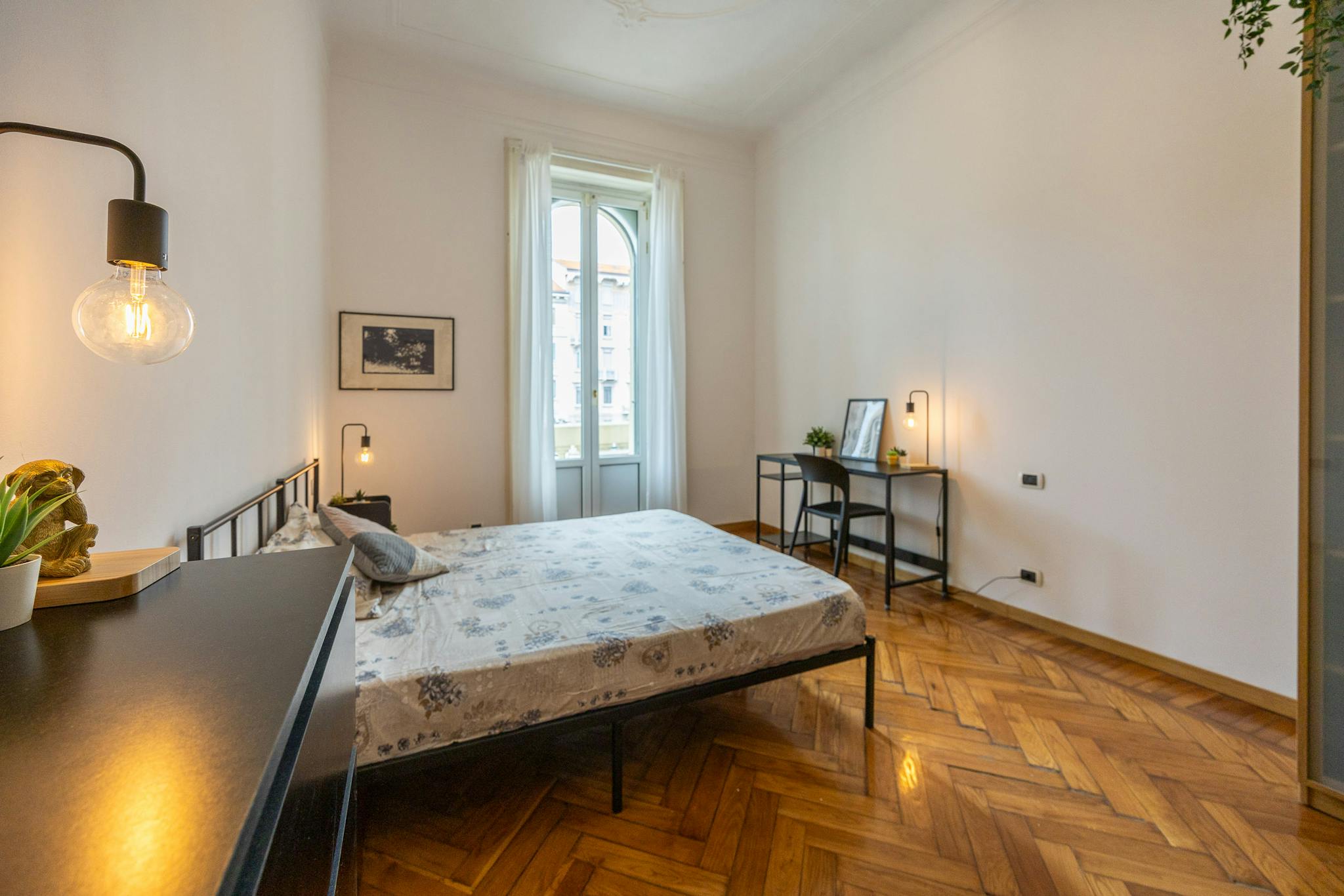 Piazza Argentina, Milan preview