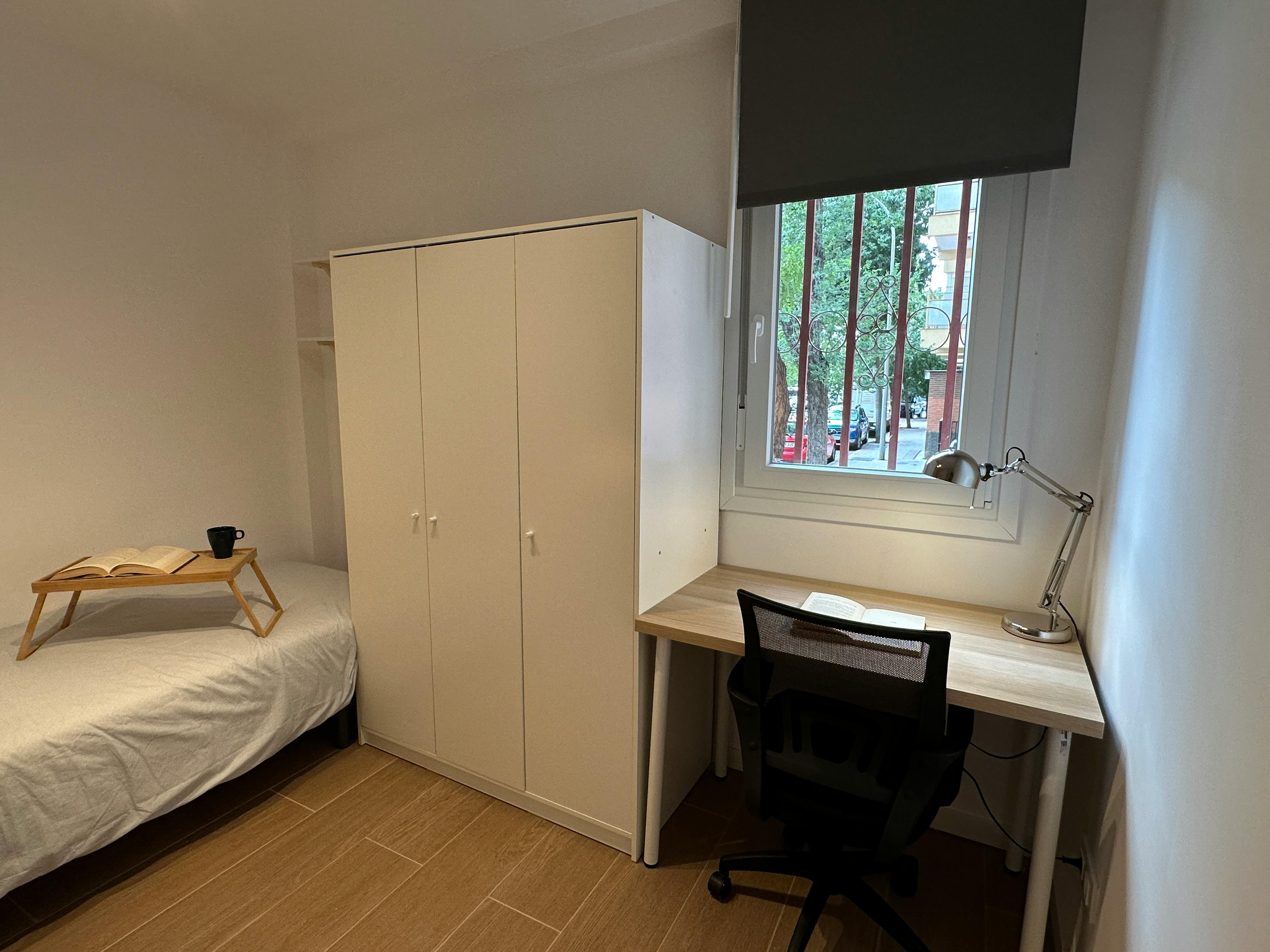 Single room Madrid, 1 bed — photo 1