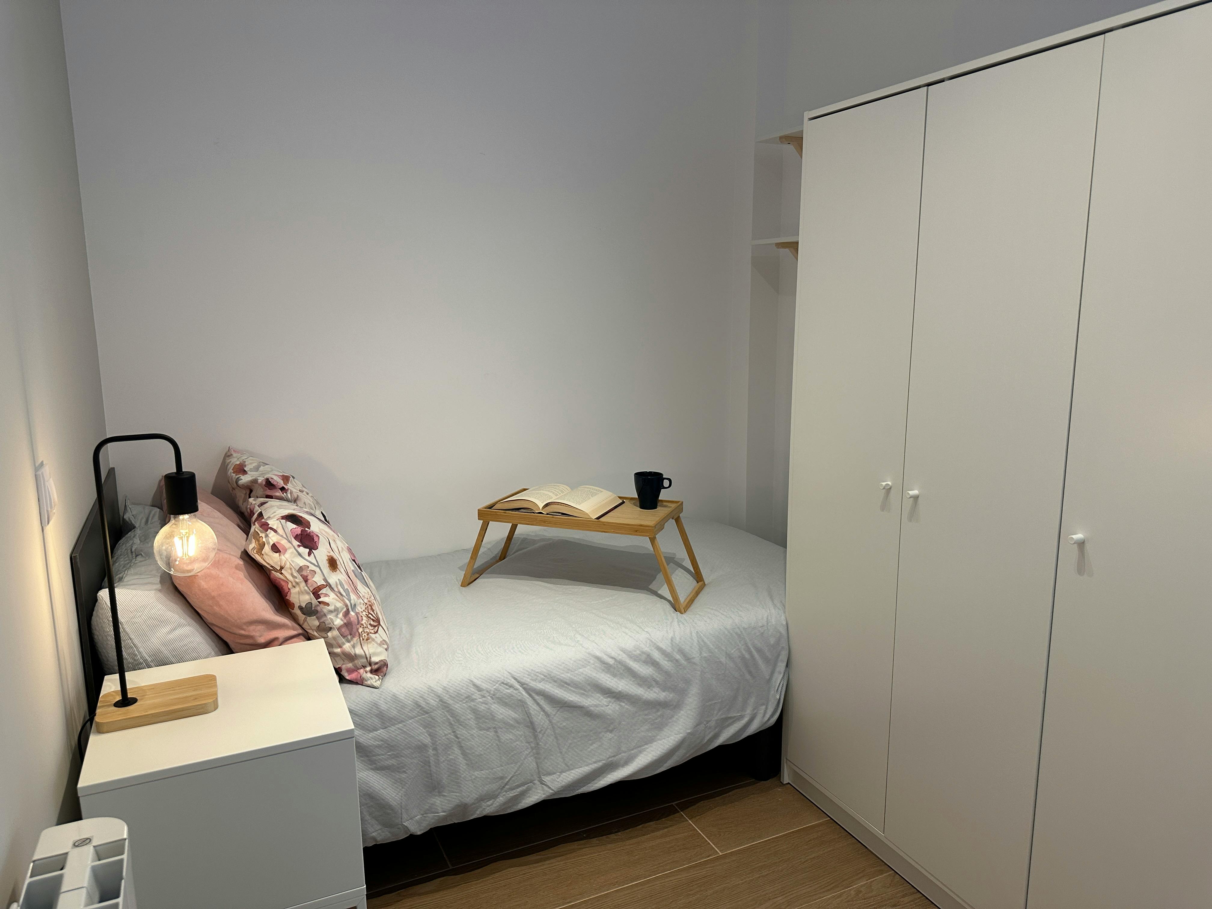 Single room Madrid, 1 bed — photo 9