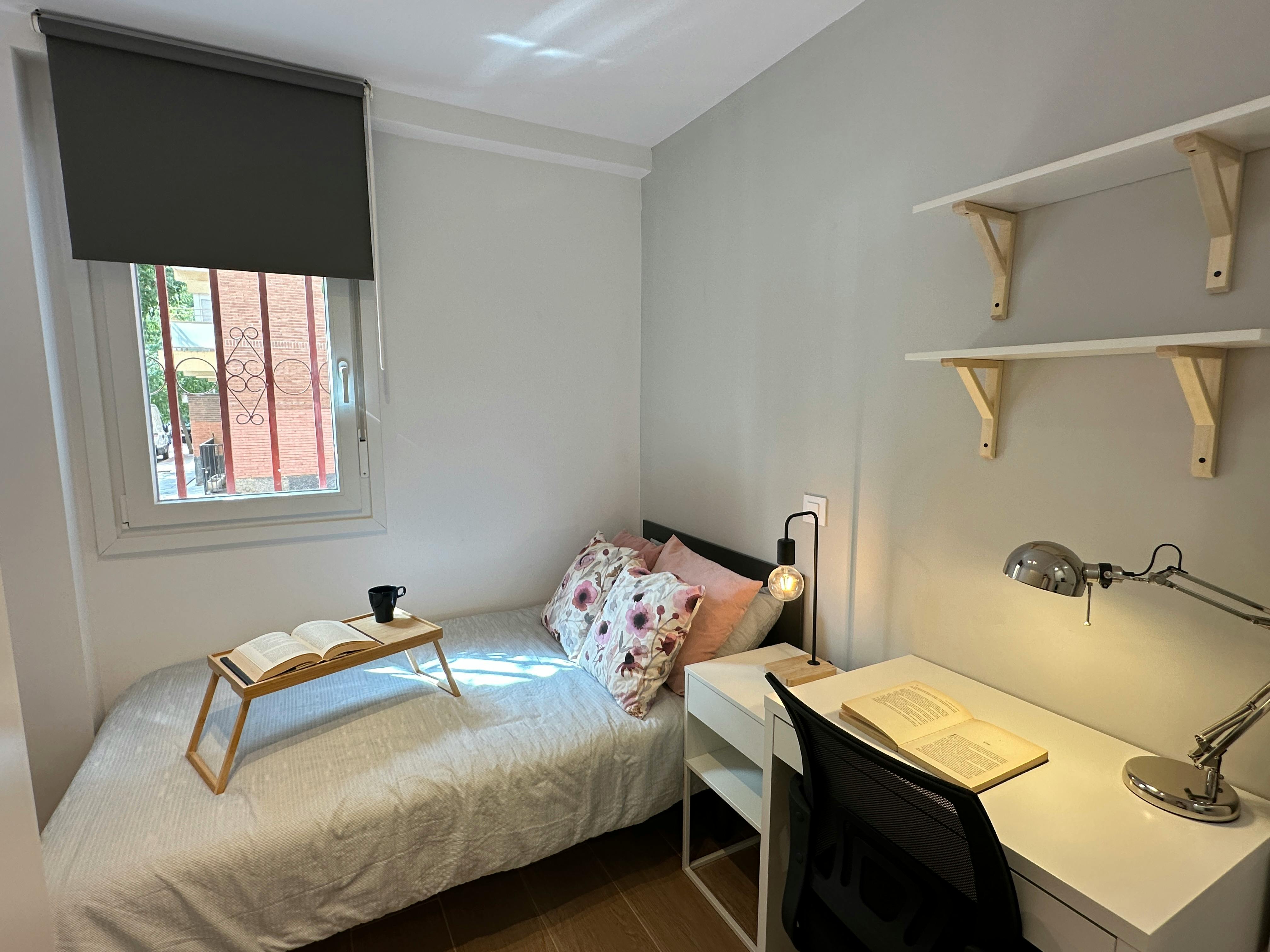 Single room Madrid, 1 bed — photo 9