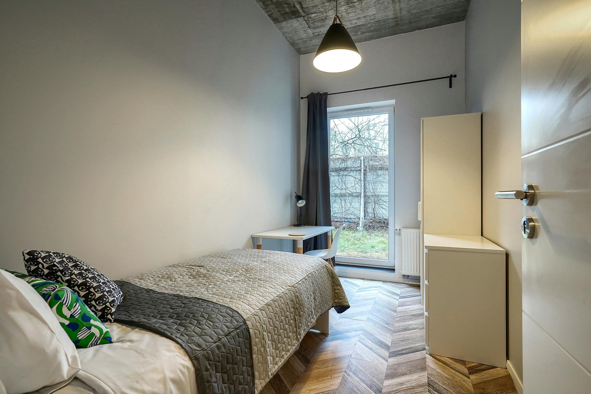 Private room for rent for PLN 2,000 per month in Warsaw, Czapelska