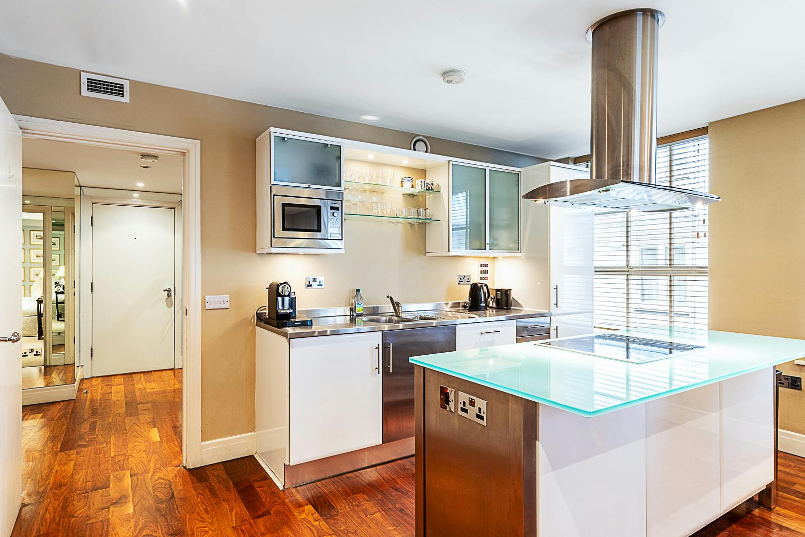 Apartment London, 2 beds — photo 8