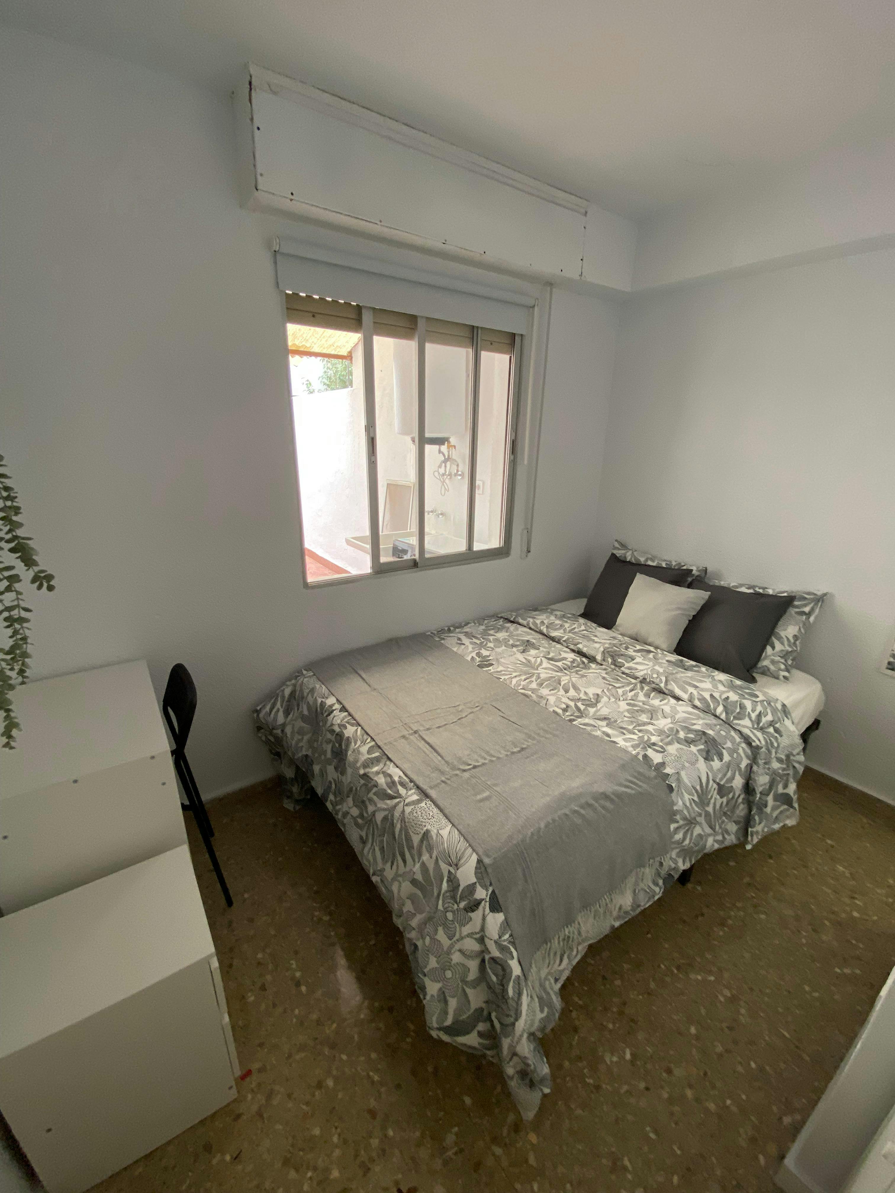 Отдельная комната сдается в аренду за 315 € в месяц в Manises, Carrer Joan Lluis Vives