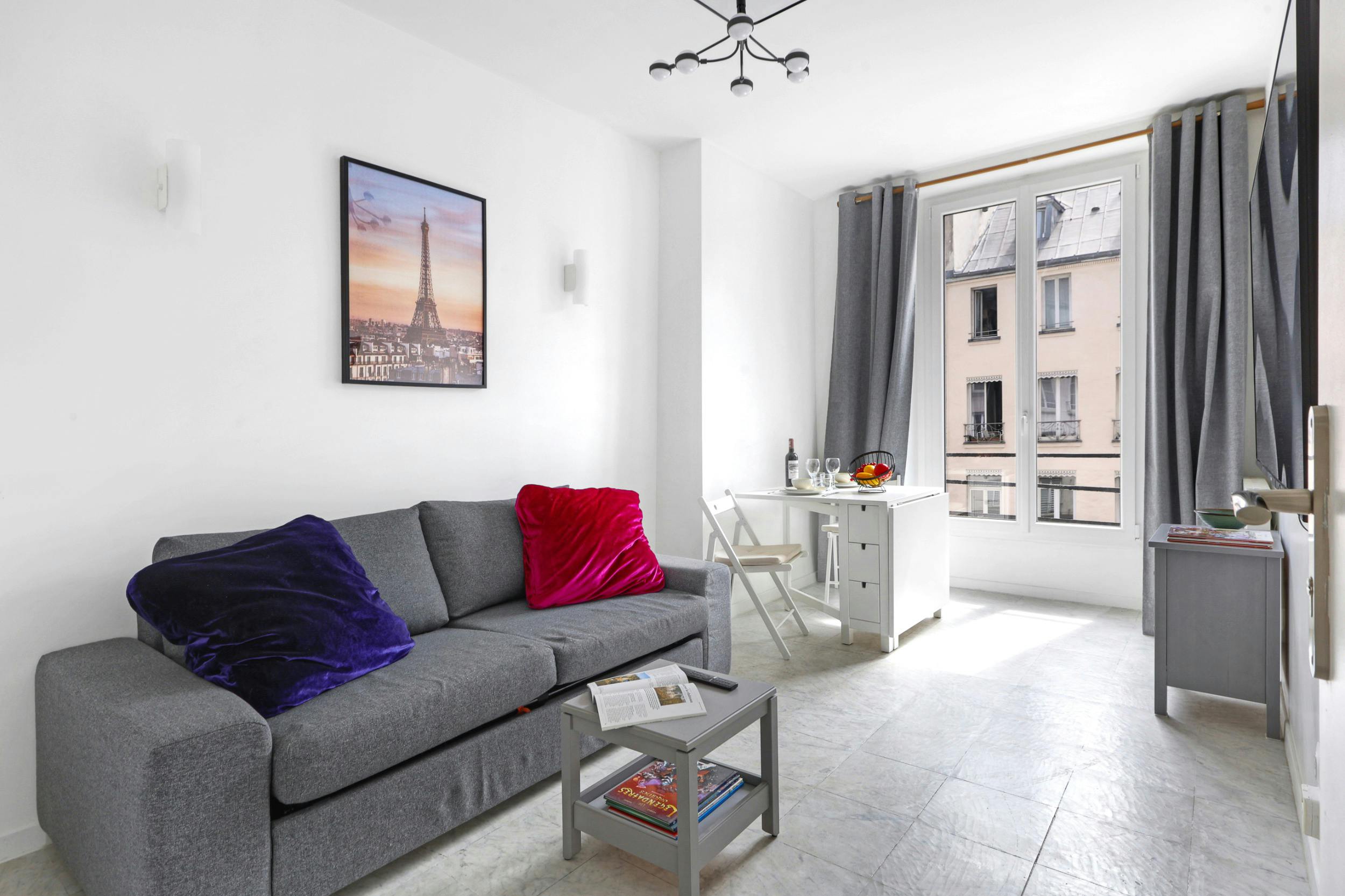 Apartment for rent for €3,500 per month in Paris, Rue du Faubourg Saint-Martin