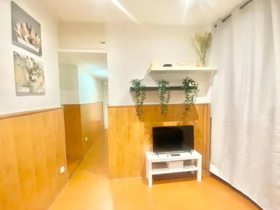 1-Bedroom Apartment in Calle del Ferrocarril, Madrid (1653352) ROOM 2