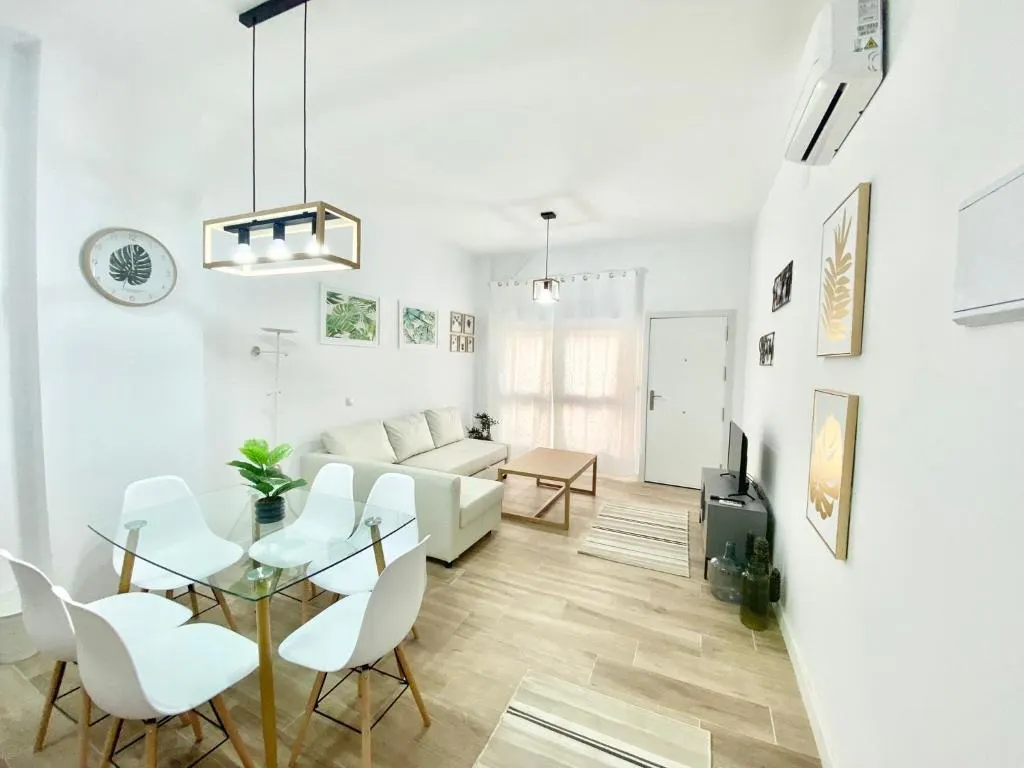 2-Bedroom Apartment in Calle Fernando Díaz de Mendoza, Madrid (1653371) ROOM 1