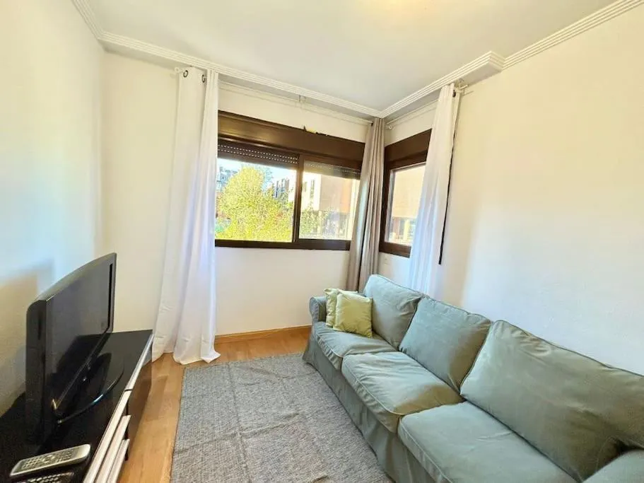 1-Bedroom Apartment in Calle del Puerto de Pozazal, Madrid (1653375) ROOM 1