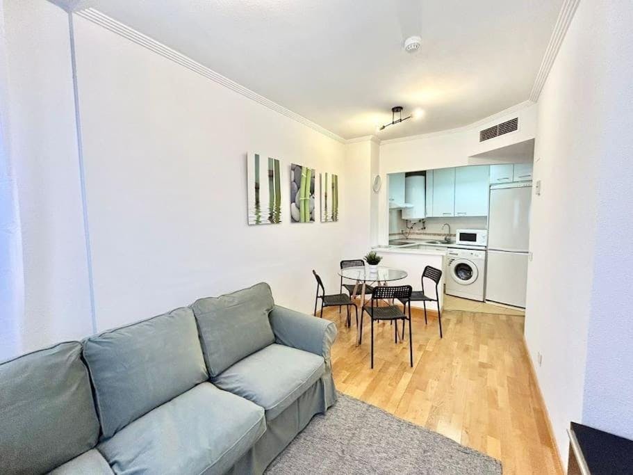 Appartement te huur voor € 1.404 per maand in Madrid, Calle del Puerto de Pozazal