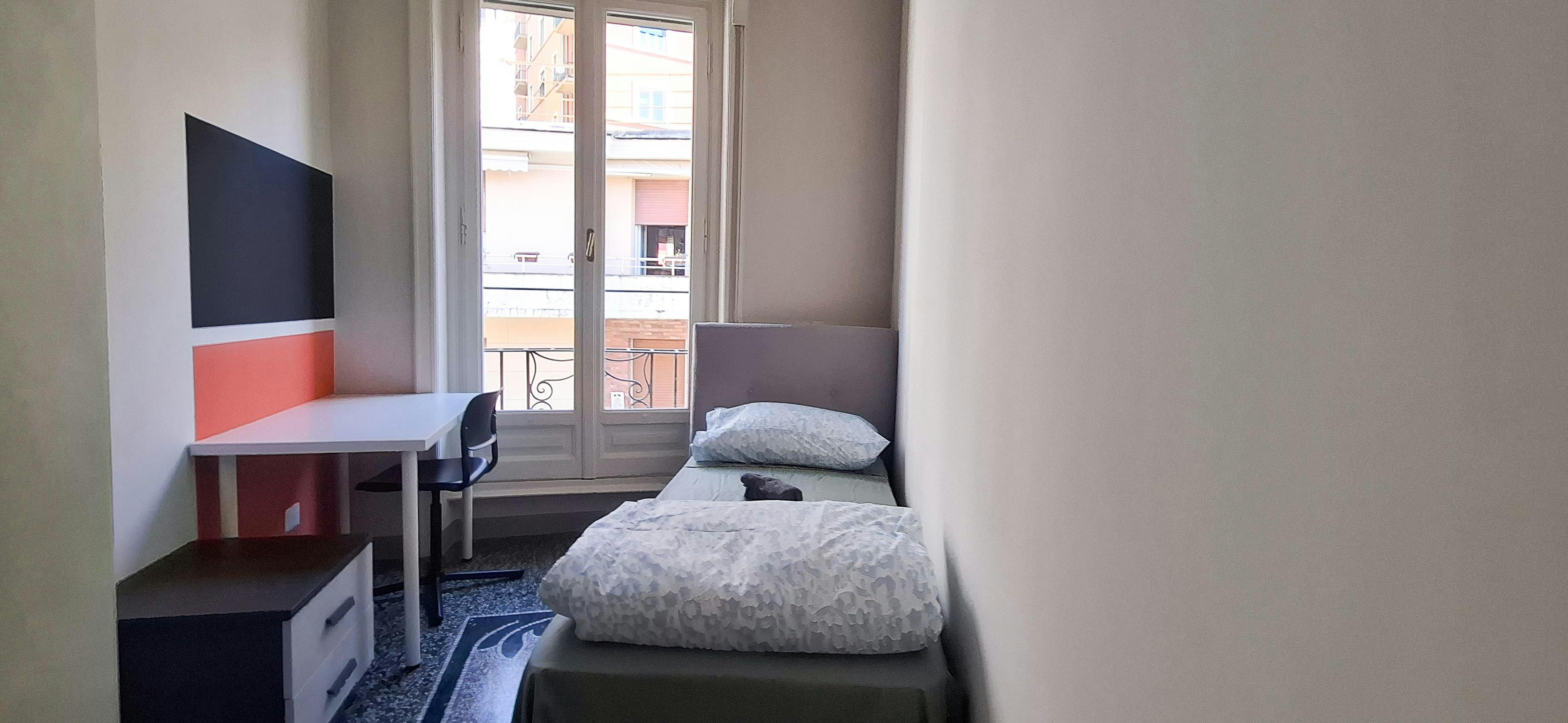 Single room Genoa, 1 bed, 9m² — photo 1