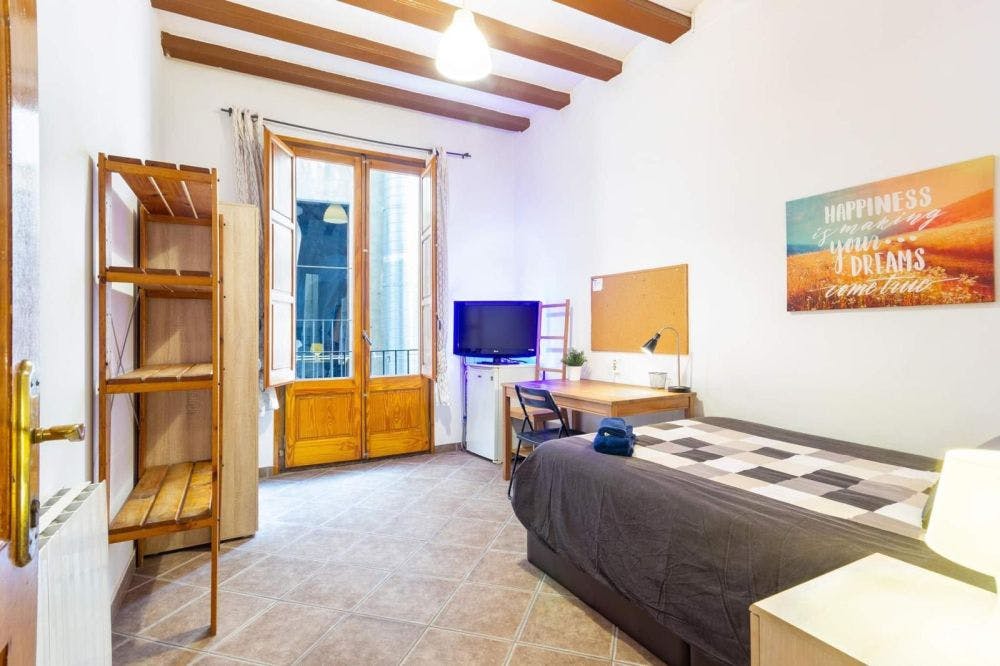 Private room for rent for €650 per month in Barcelona, Carrer dels Escudellers
