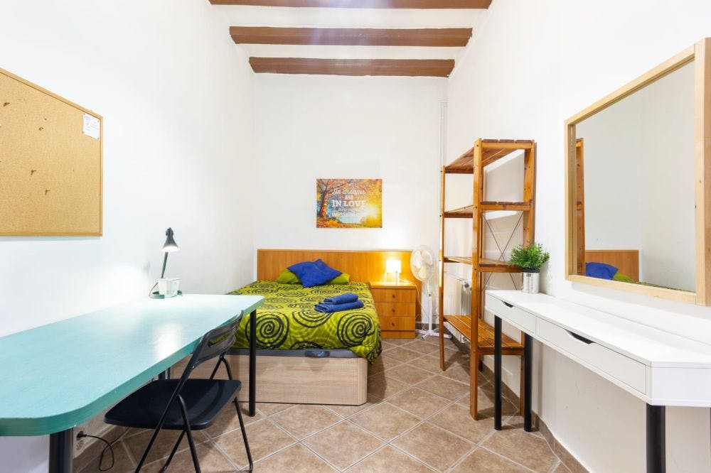 Private room for rent for €650 per month in Barcelona, Carrer dels Escudellers