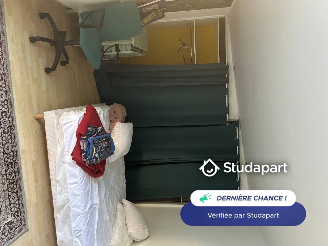 House for rent for €700 per month in Bures-sur-Yvette, Rue de Gometz