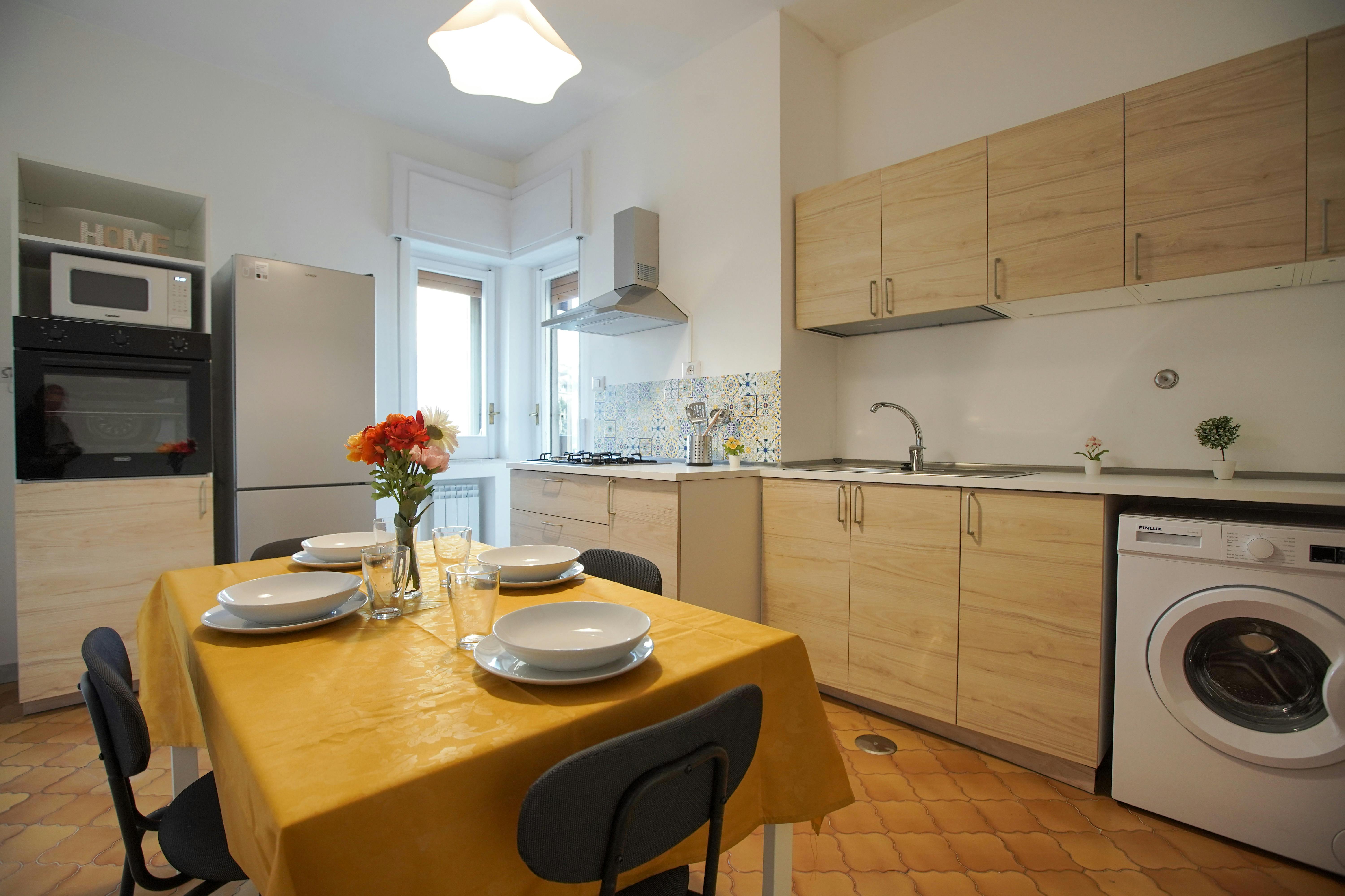Single room Naples, 1 bed, 13m² — photo 1