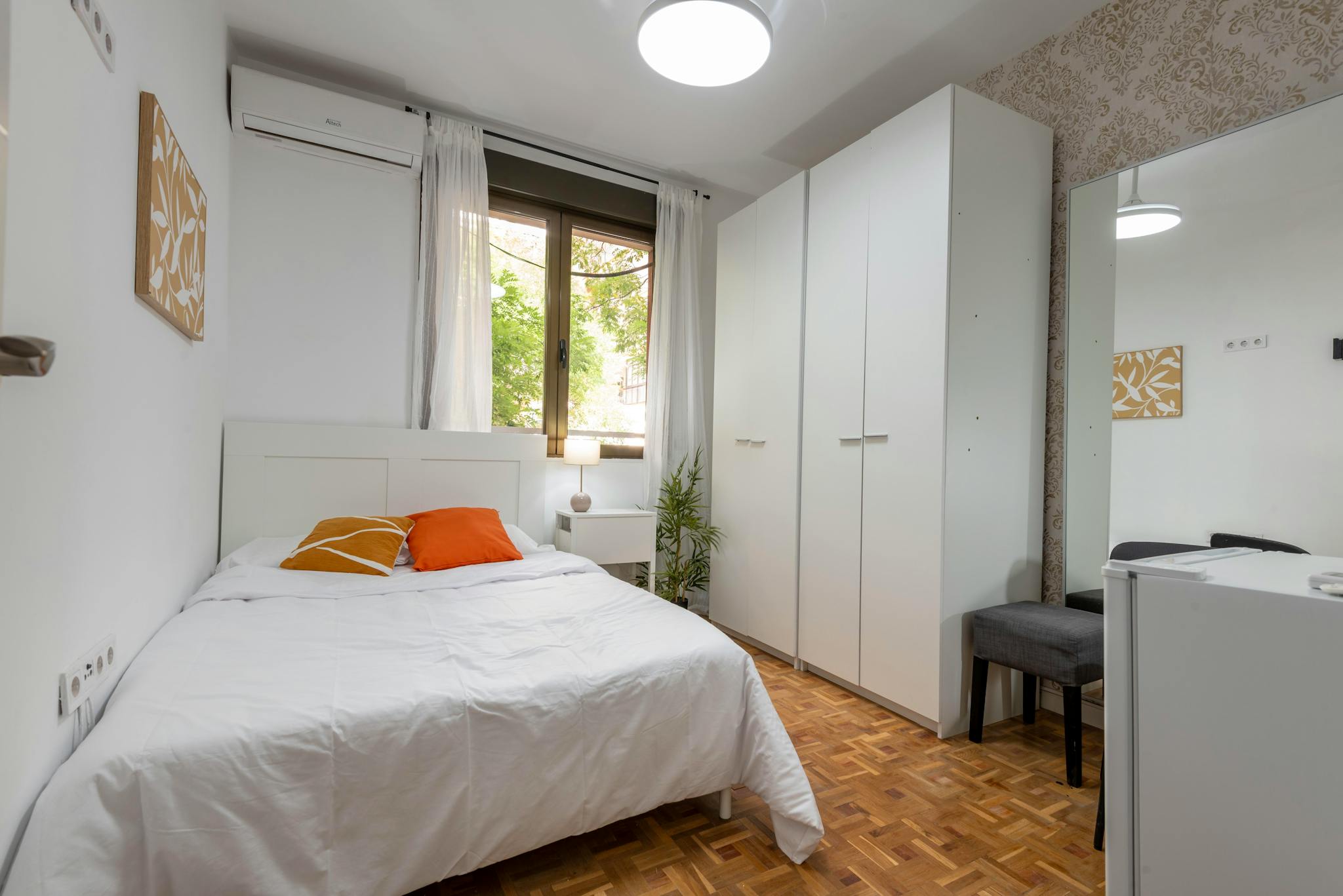 Calle de Guzmán el Bueno, Madrid preview