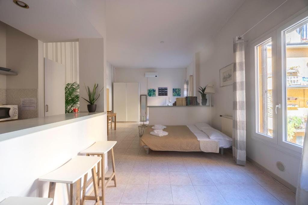 Appartement à louer pour 1 800 €/mois à Bologna, Via Santo Stefano