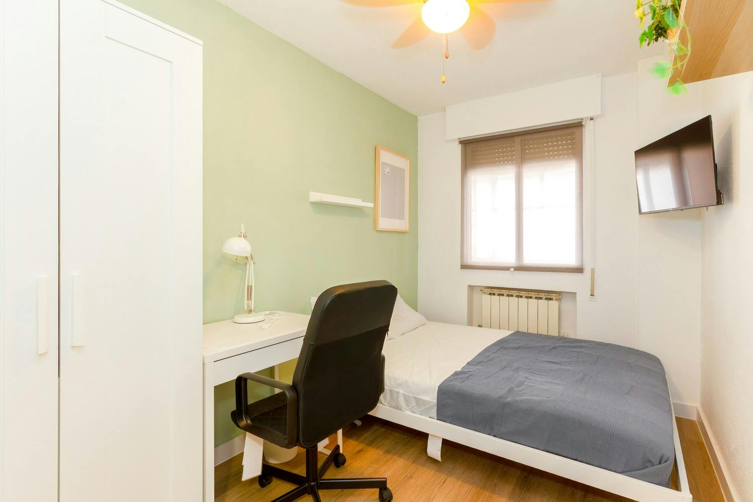 Habitación privada en alquiler por 405 € al mes en Alcalá de Henares, Vía Complutense