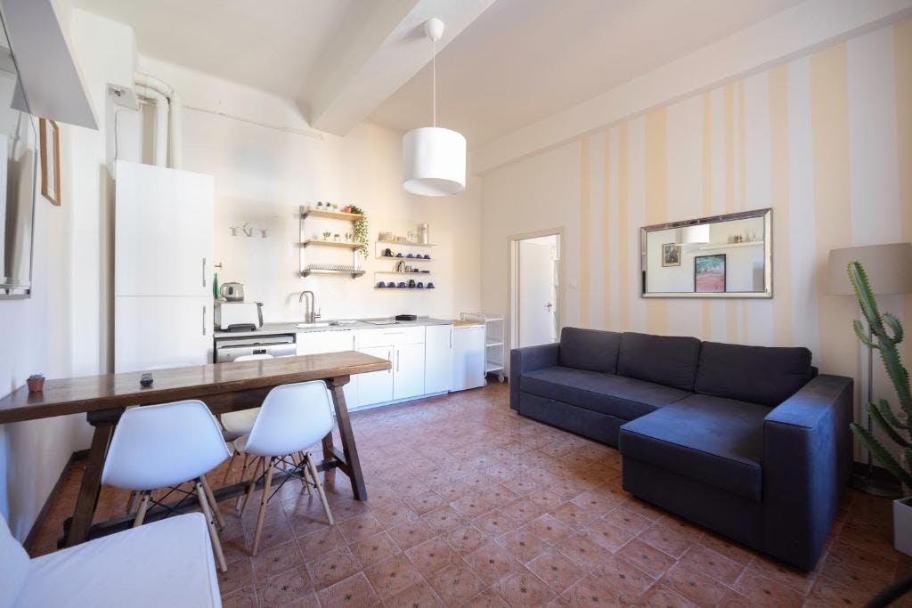 Appartement à louer pour 1 800 €/mois à Bologna, Via Santo Stefano