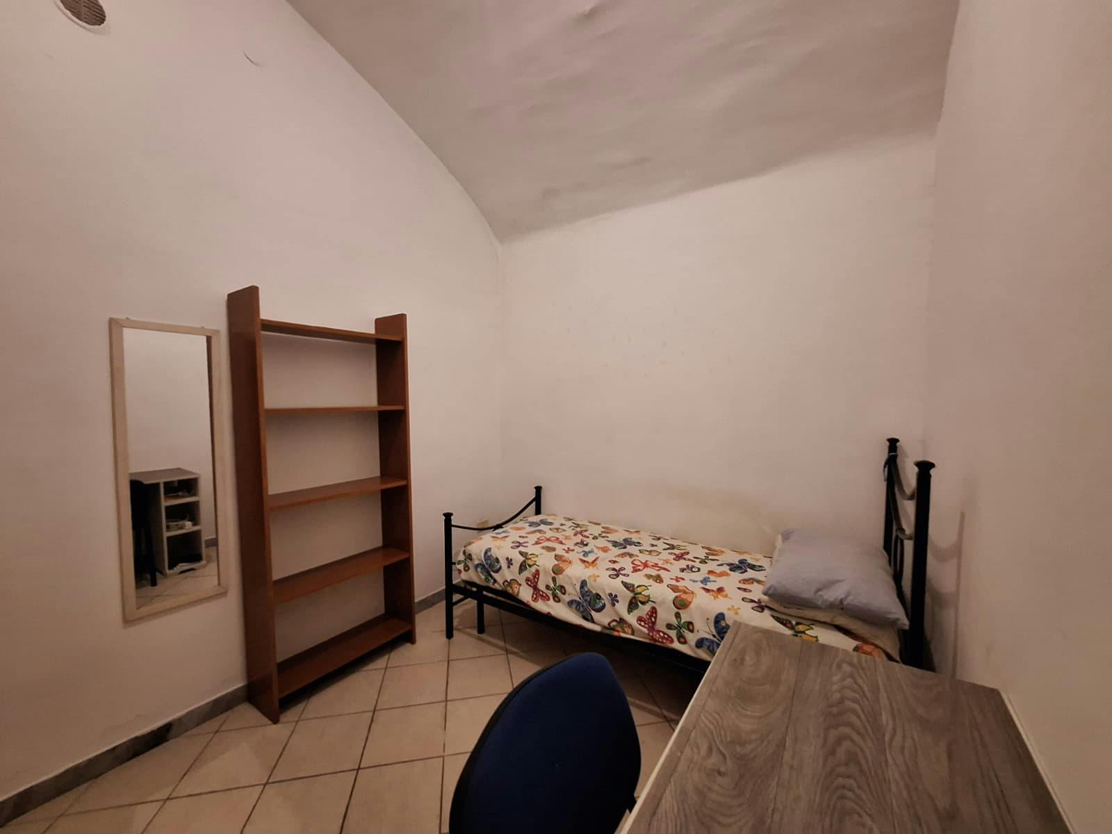 Private room for rent for €480 per month in Naples, Via Duomo