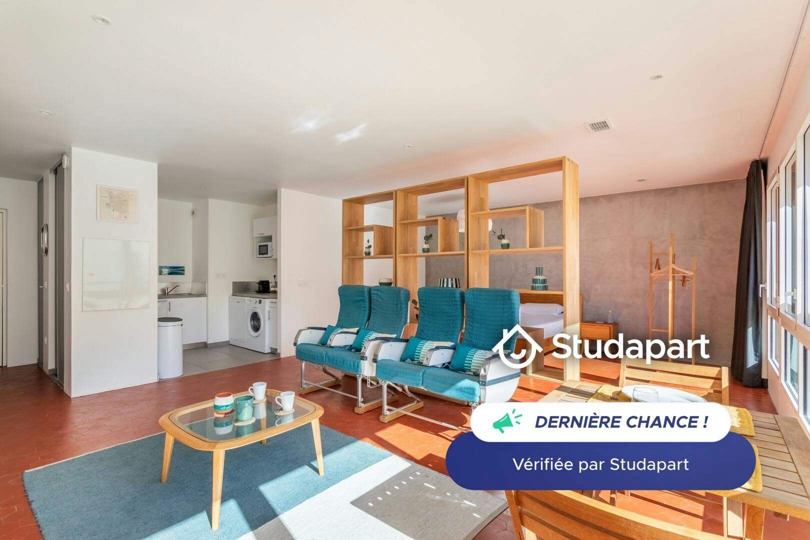 Apartment for rent for €930 per month in Marseille, Rue Mazenod