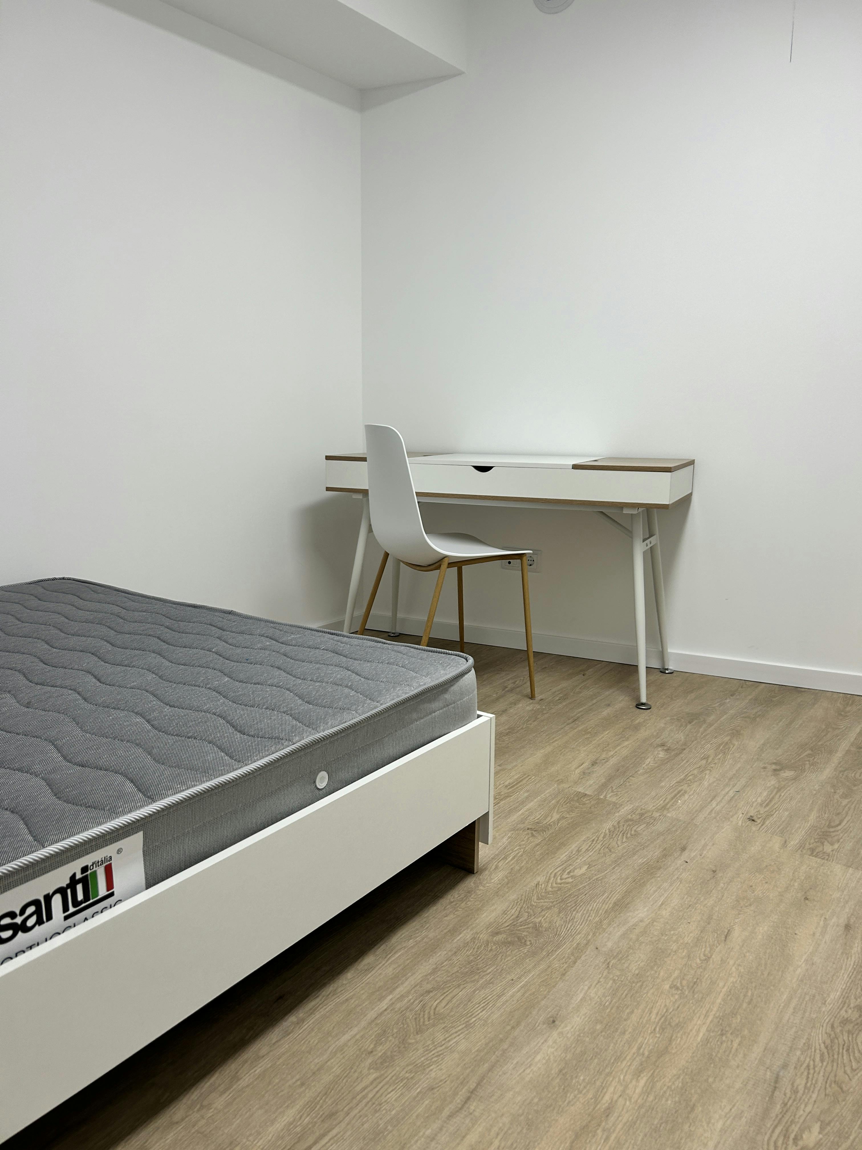 Private room for rent for €390 per month in Aveiro, Avenida Santa Joana