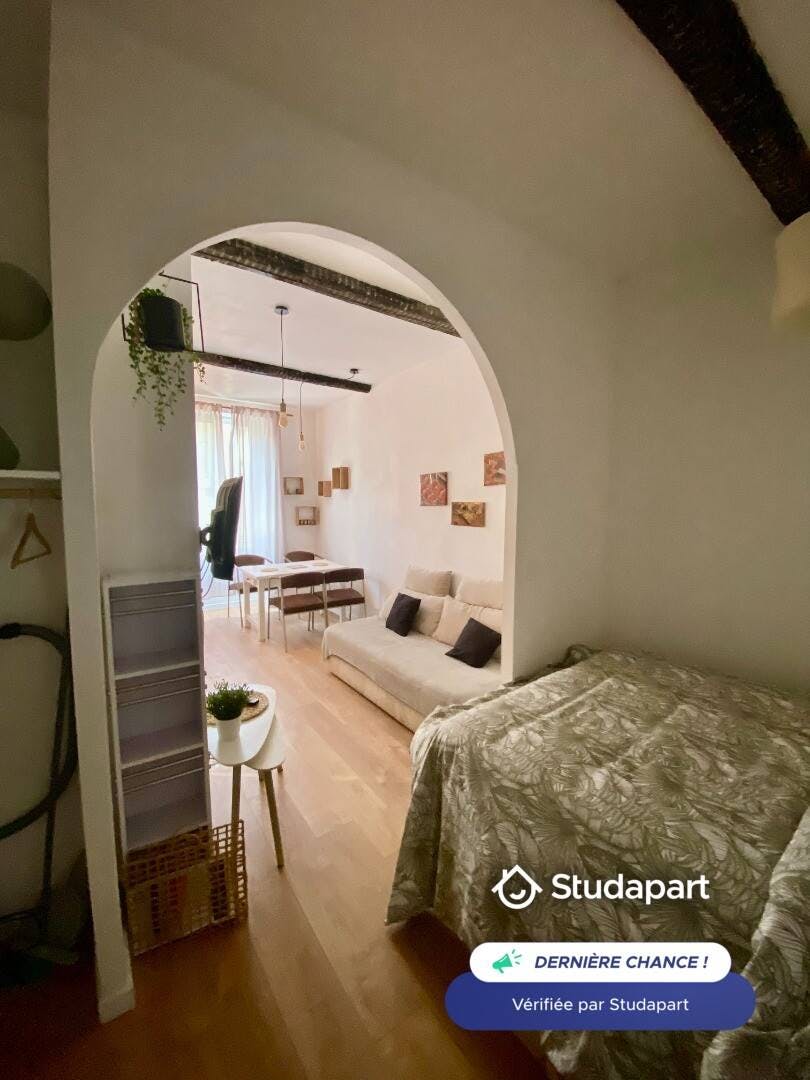 Apartment for rent for €680 per month in Nîmes, Rue Nationale