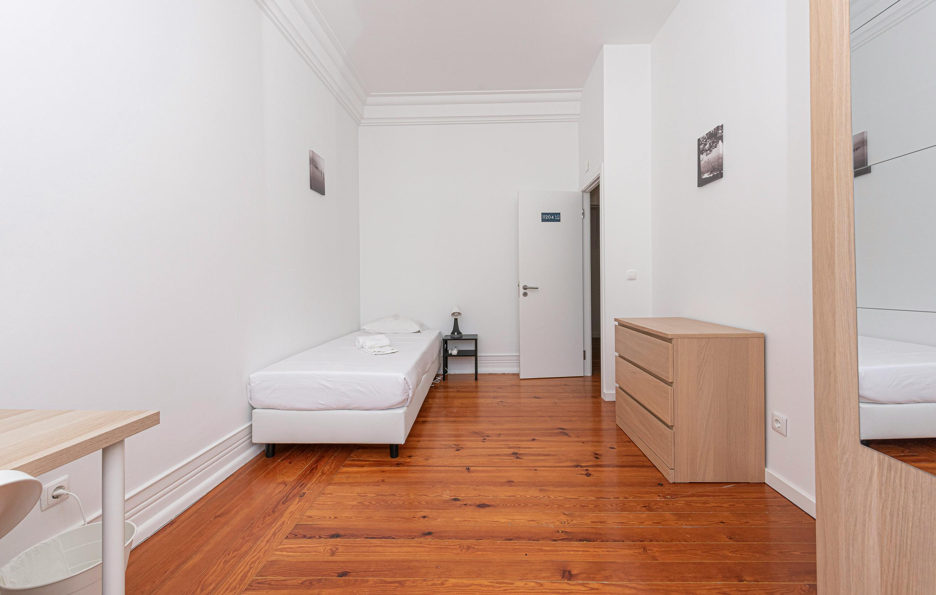 Private room in Avenida António Augusto de Aguiar, Lisbon (1655080) room image 1