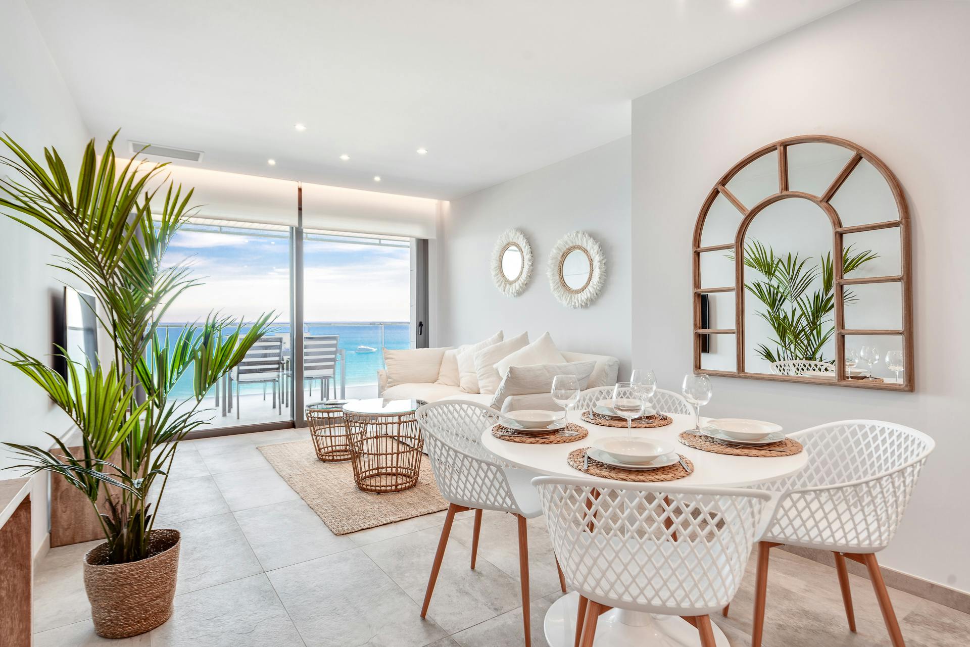 Apartment for rent for €3,500 per month in Alicante, Calle La Doblada
