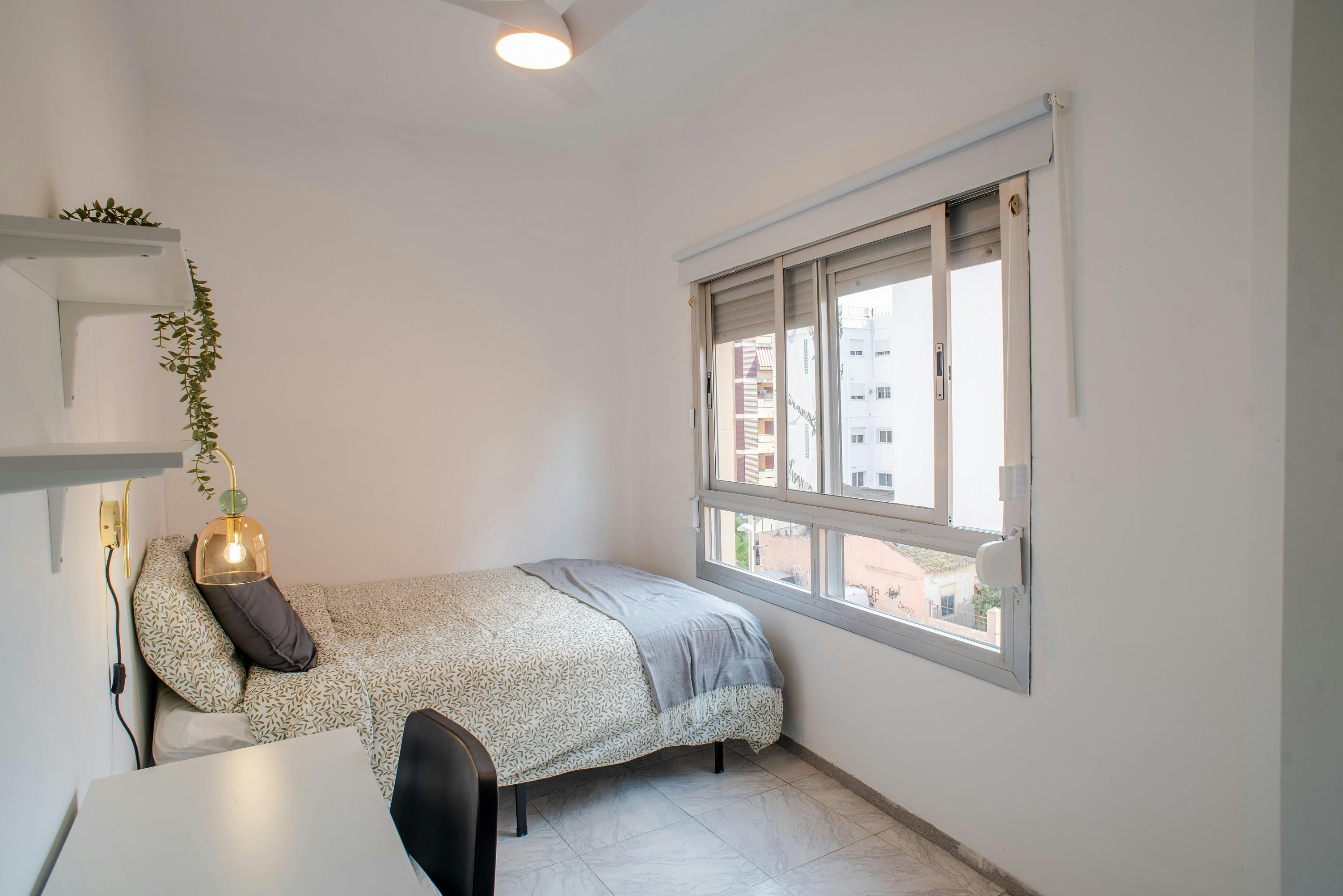 Private room for rent for €295 per month in Torrent, Carrer de Sant Lluís Bertran