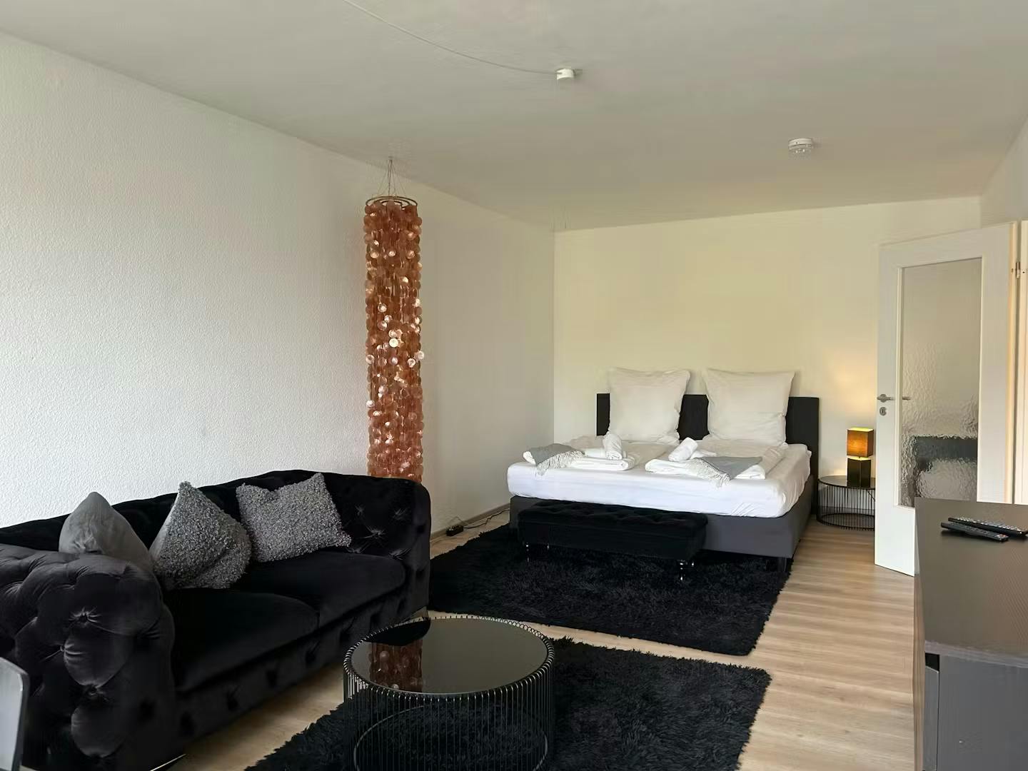 Studio for rent for €2,000 per month in Hattersheim am Main, Friedrich-Ebert-Straße