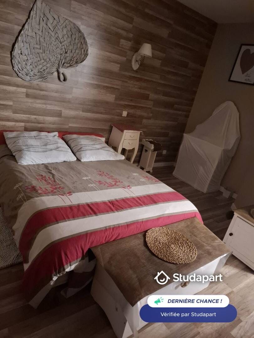 Private room for rent for €400 per month in La Queue-en-Brie, Allée des Frênes