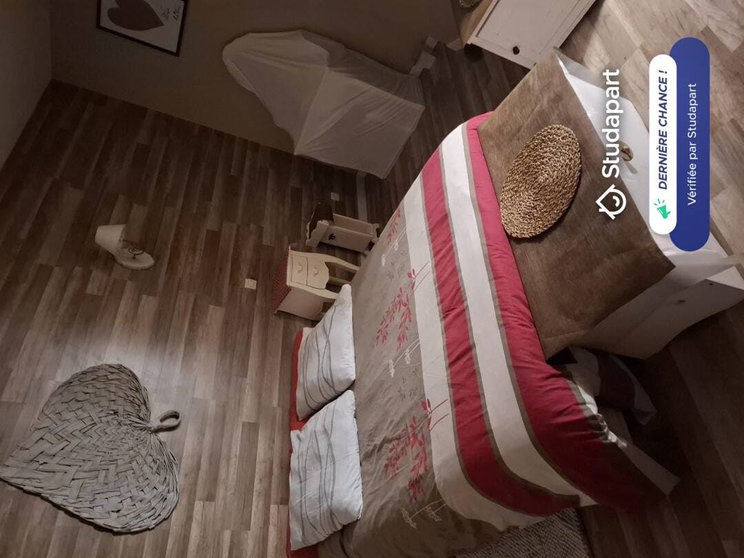 Private room for rent for €400 per month in La Queue-en-Brie, Allée des Frênes