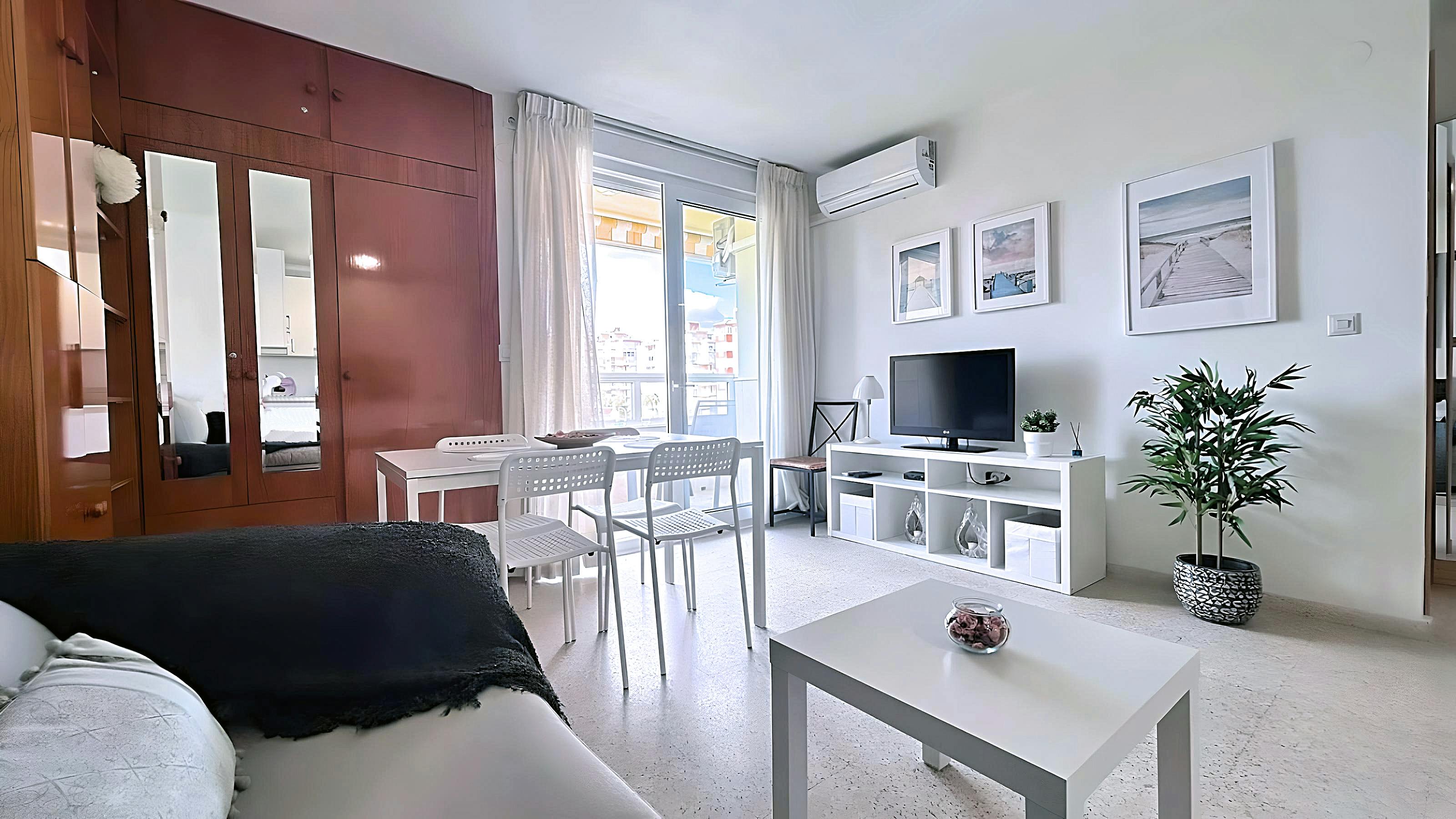 Appartement à louer pour 1 350 €/mois à Torrox, Avenida Las Antillas