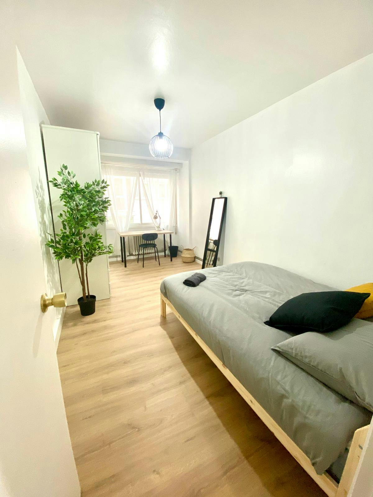 Private room for rent for €300 per month in Ferrol, Rúa Sol