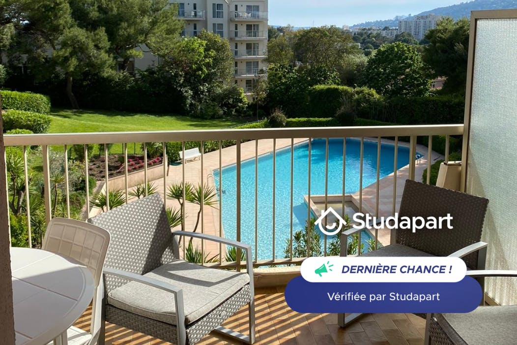 Apartment for rent for €800 per month in Antibes, Chemin Gastaud