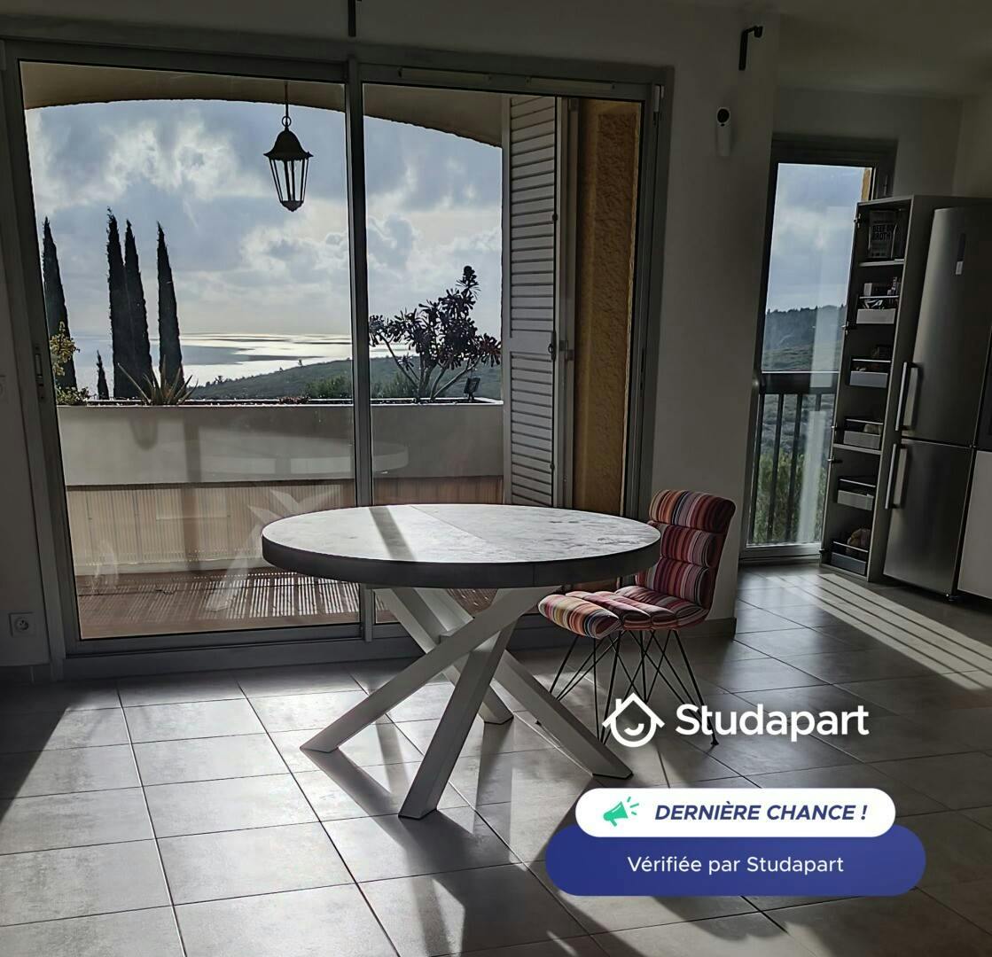 Квартира сдается в аренду за 1 500 € в месяц в Cassis, Allée des Cyprès