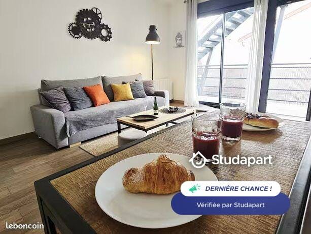 Apartment for rent for €990 per month in Reims, Passage Talleyrand