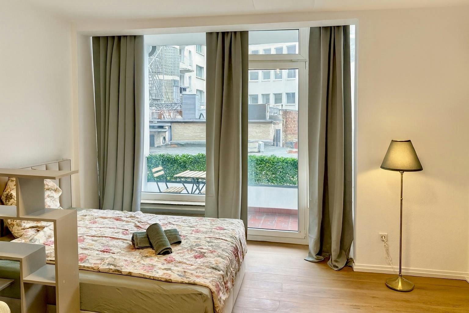 Studio for rent for €1,390 per month in Düsseldorf, Bahnstraße