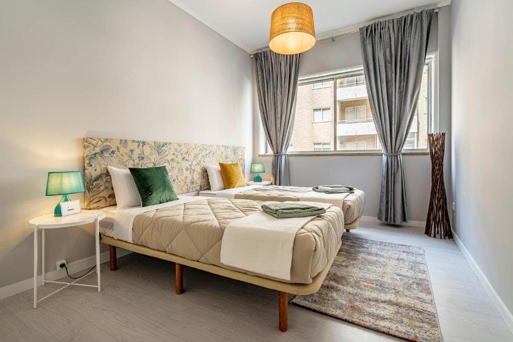 Cameră privată de închiriat pentru 350 EUR pe lună în Porto, Rua de Faria Guimarães