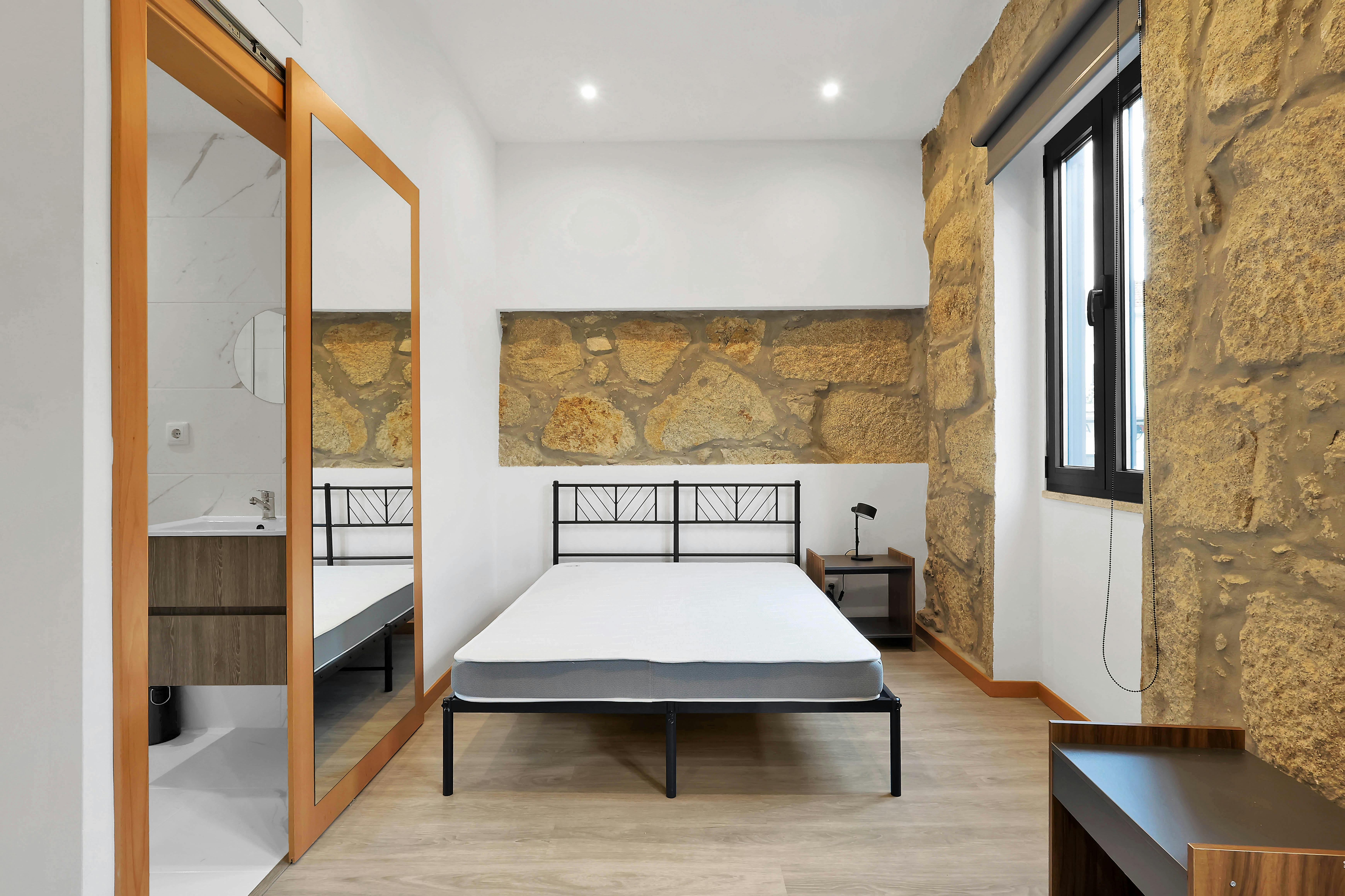Single room Vila Nova De Gaia, 1 bed, 14m² — photo 8