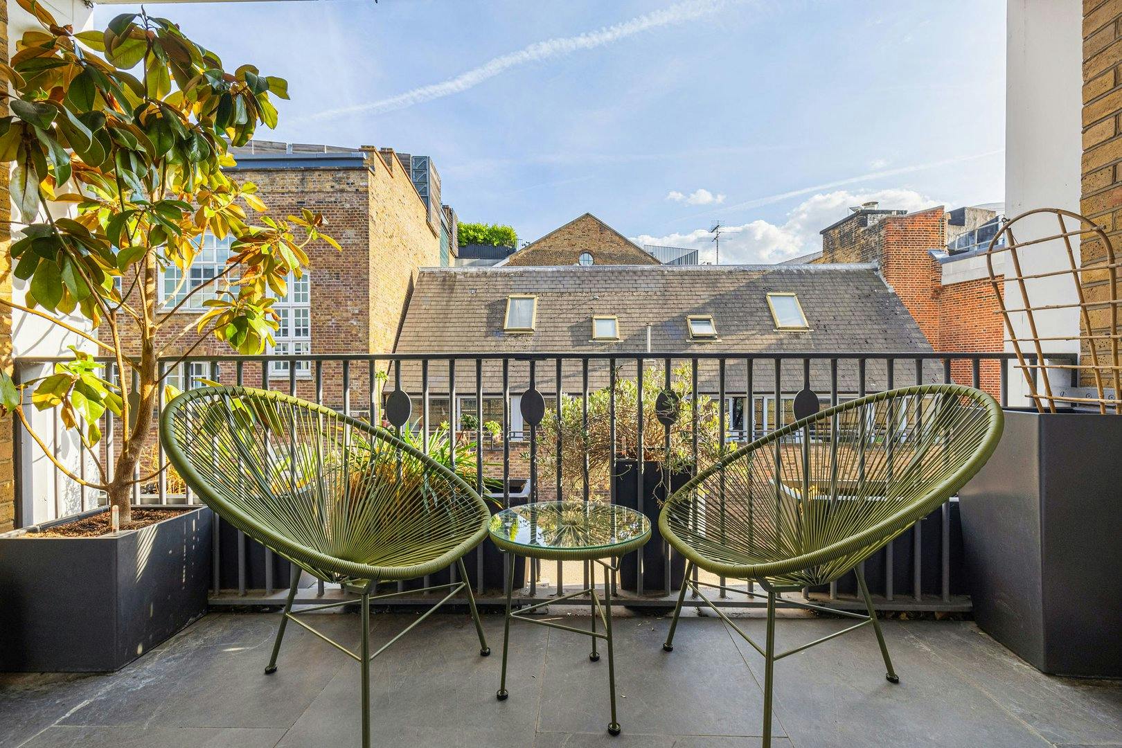 Apartment for rent for £4,700 per month in London, Short's Gardens