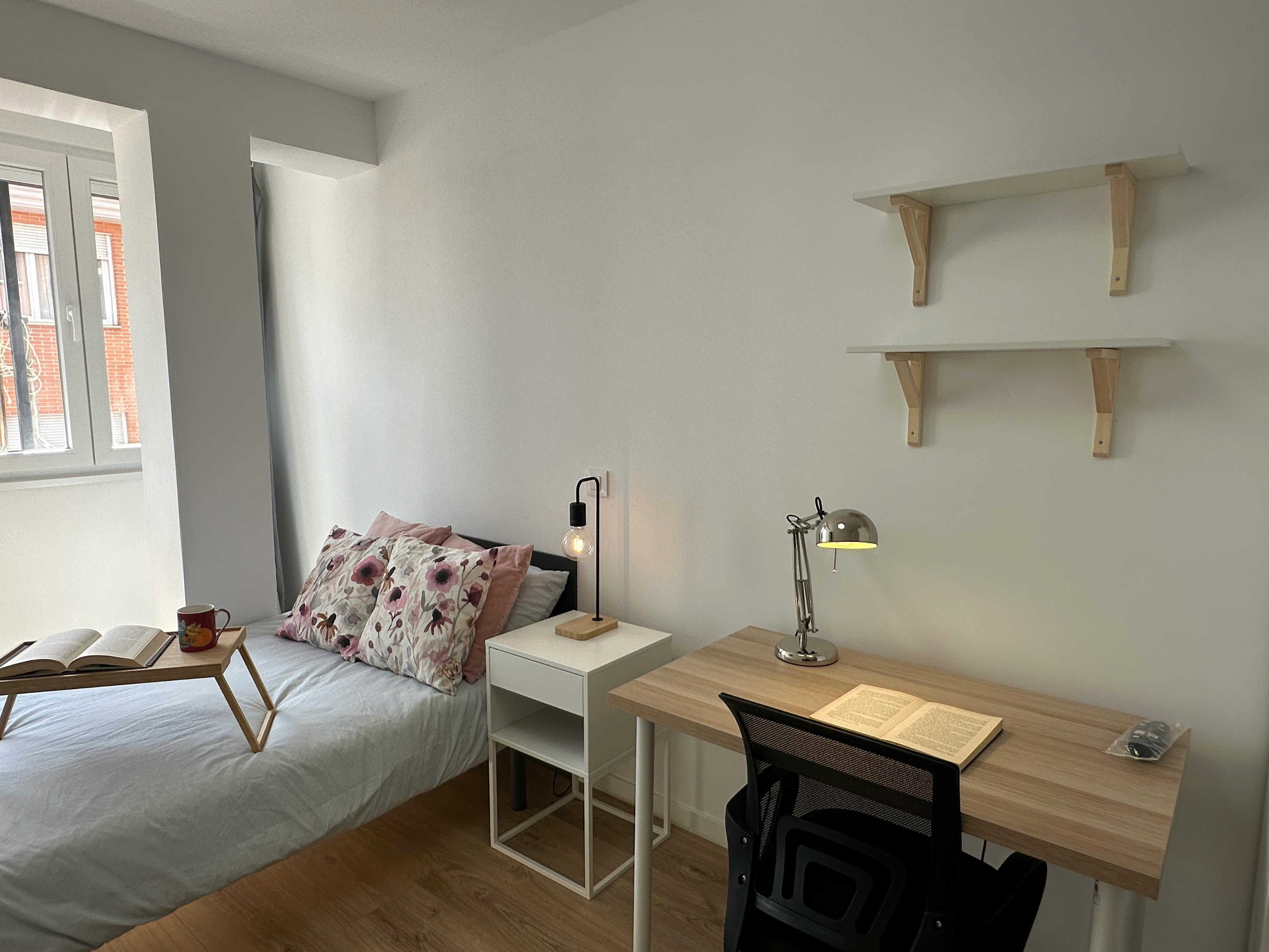 Single room Madrid, 1 bed — photo 9