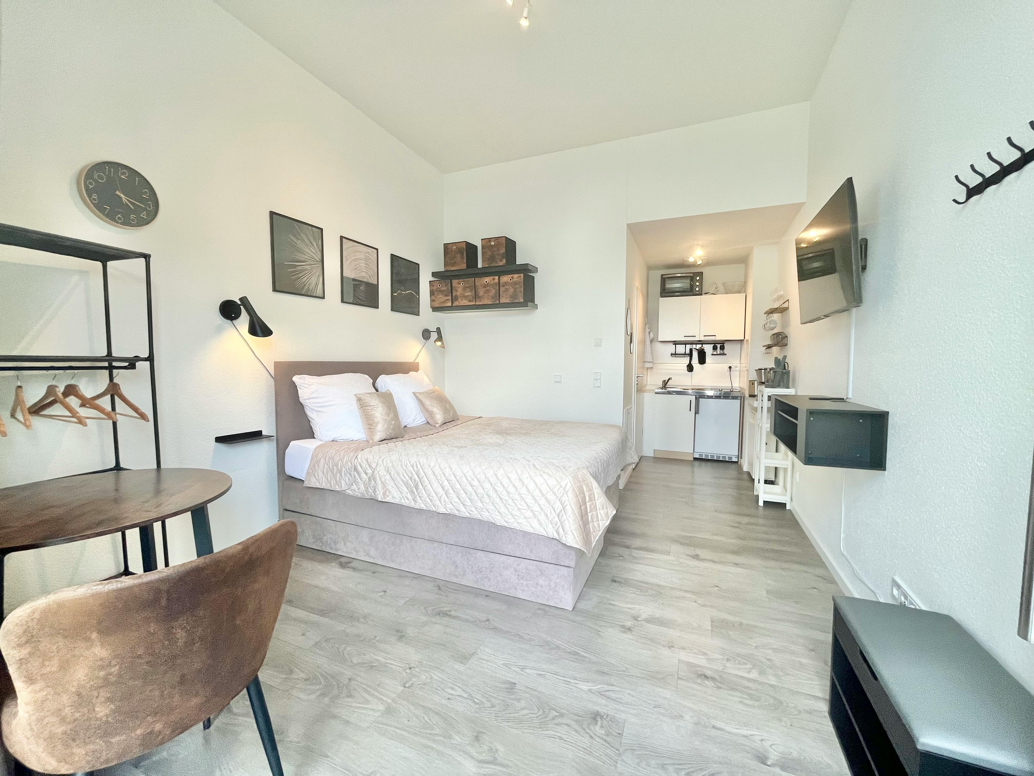 Studio zu mieten für 1.200 € pro Monat in Frechen, Kölner Straße