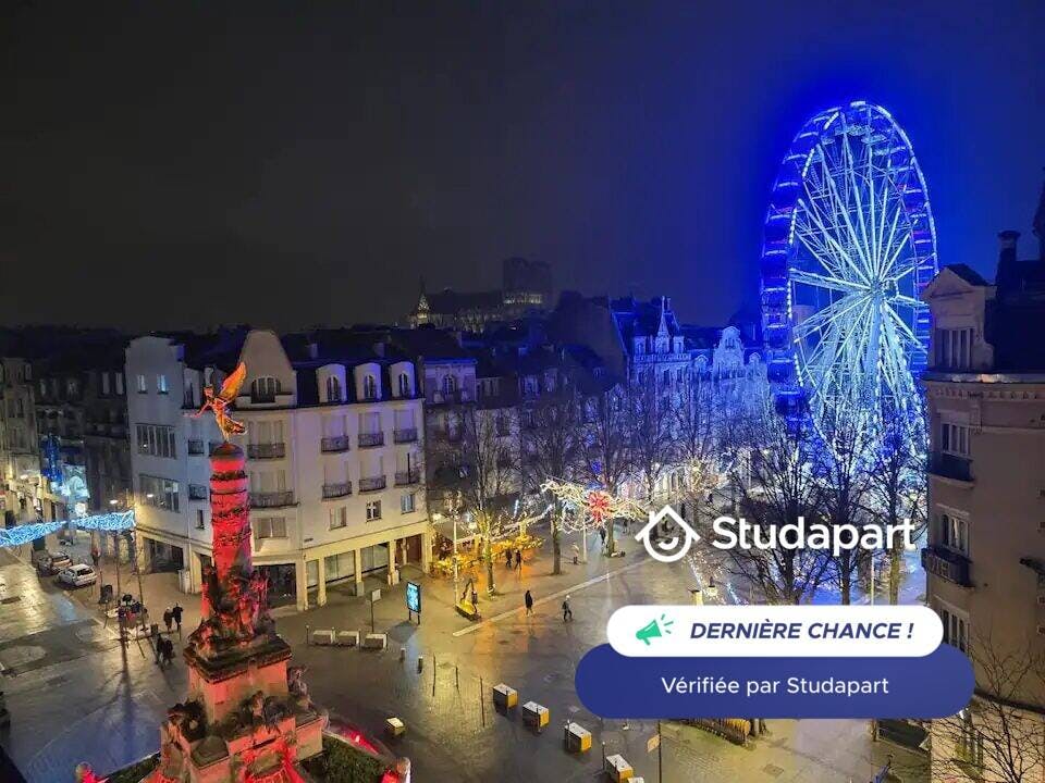 Apartment for rent for €1,100 per month in Reims, Rue Buirette