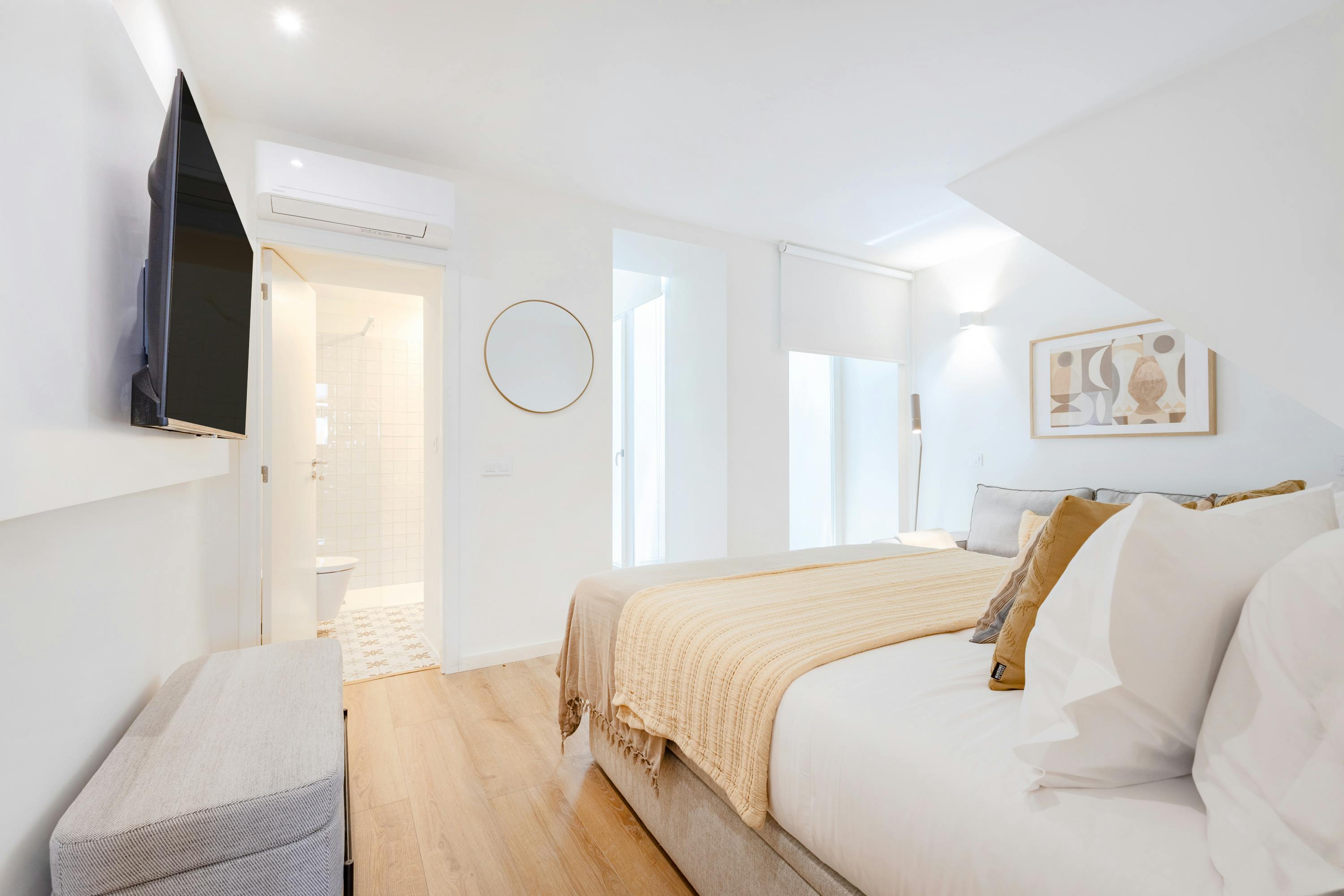 Apartment for rent for €2,480 per month in Porto, Rua de Trás