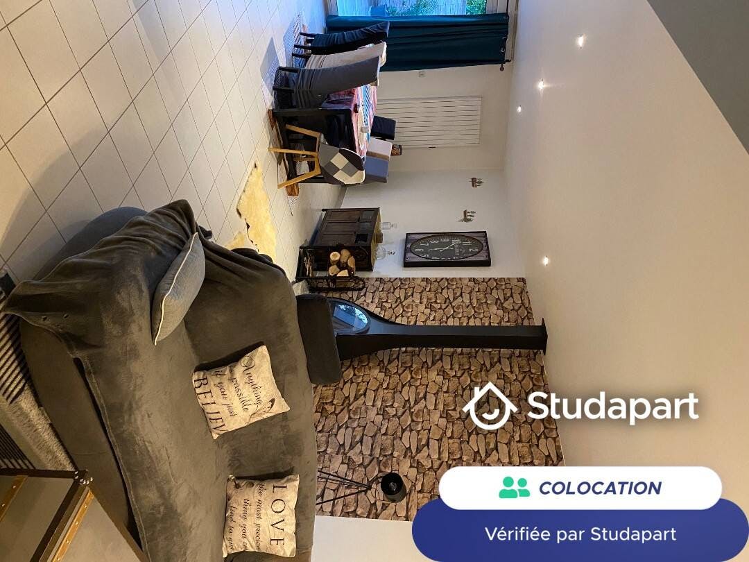 Отдельная комната сдается в аренду за 564 € в месяц в Romanèche-Thorins, Romanèche