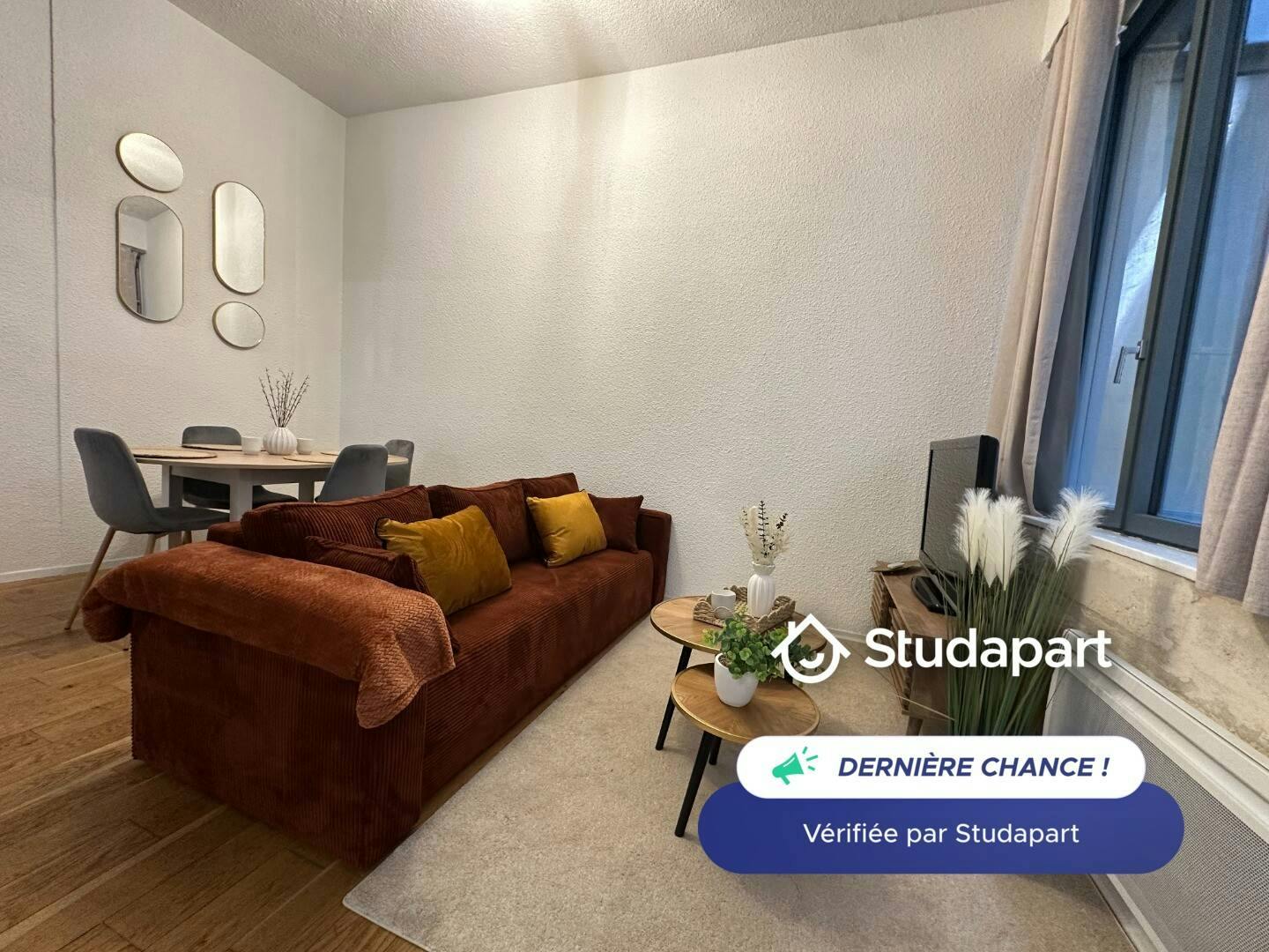 Apartment for rent for €1,131 per month in Bordeaux, Rue de la Rousselle