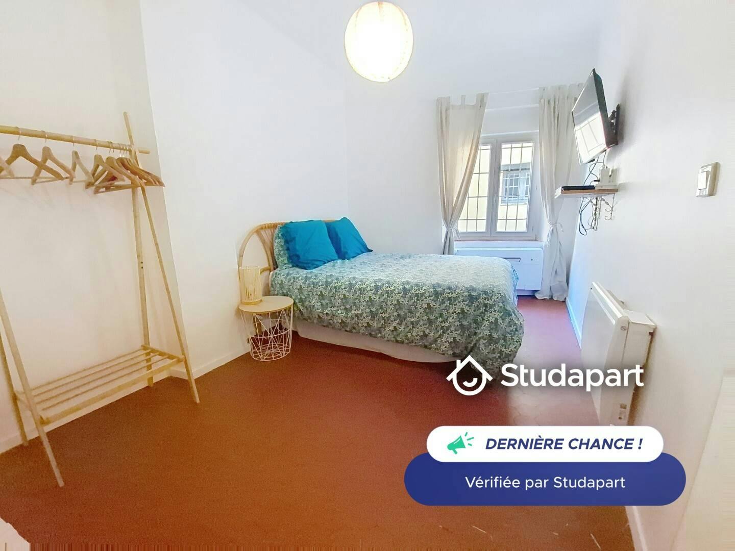 Apartment for rent for €795 per month in Antibes, Rue James Close