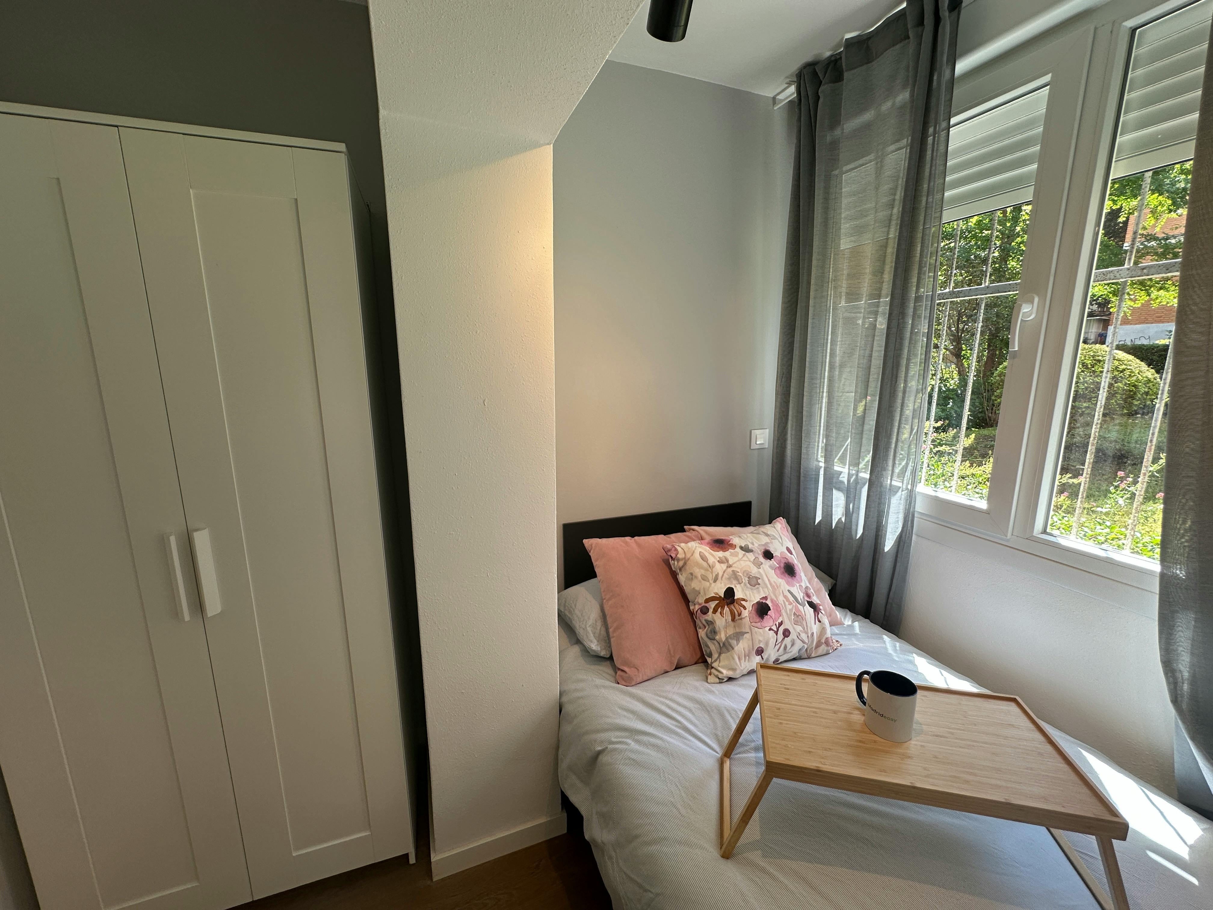 Single room Madrid, 1 bed — photo 2